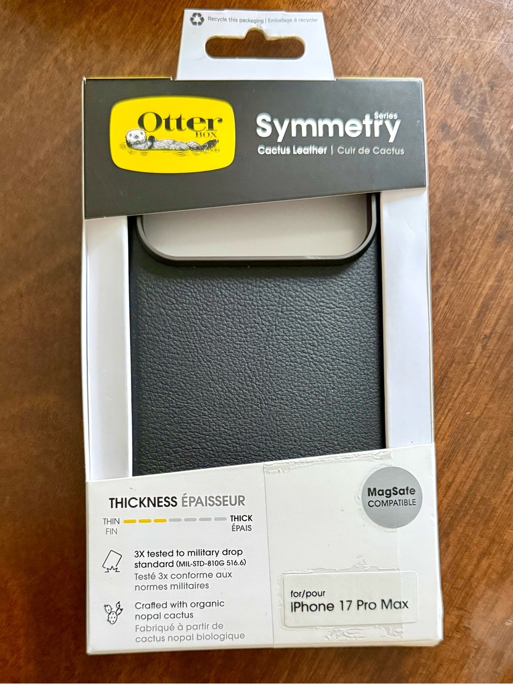 OtterBox Symmetry Cactus Leather Case in Black for iPhone 17 Pro Max
